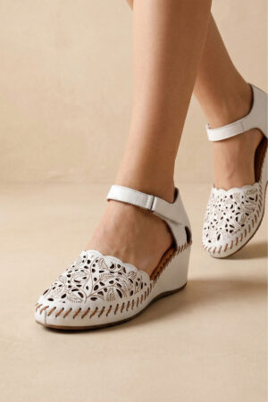 Kadın Hakiki Deri Dolgu Topuklu Önü Kapalı Ortopedik Taban Sandalet